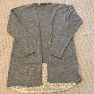 Grey cardigan with lace appliqué